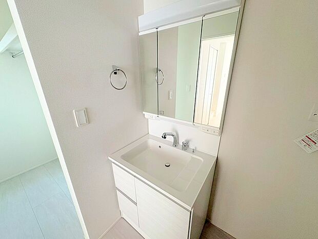 水回りはシンプルにホワイトで統一しました。