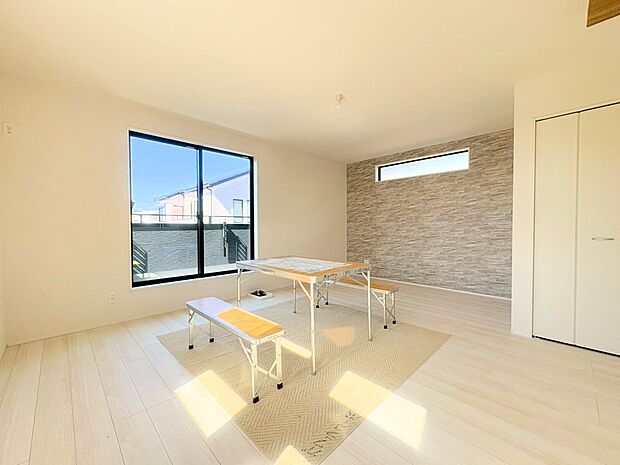 2階リビングのレイアウトは空間を開放的に見せてくれます。