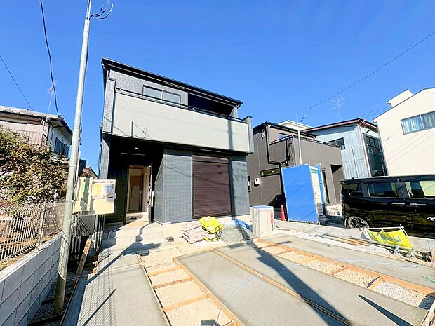 右が当物件。大和田駅徒歩11分の立地。リビングと続き間和室のある間取り。(令和8年1月 撮影)