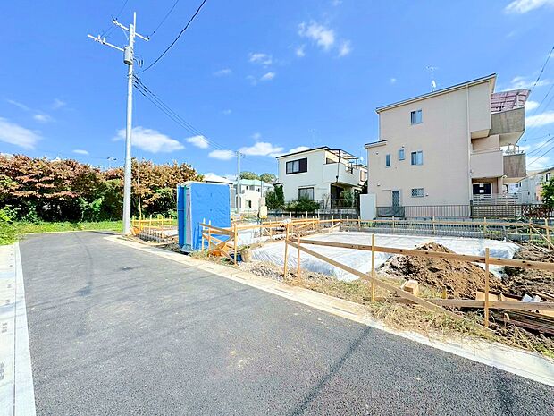 小学校まで徒歩6分でお子様の通学も安心です。(令和7年10月 撮影)