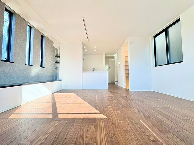 プライバシーに配慮した2階リビング設計。