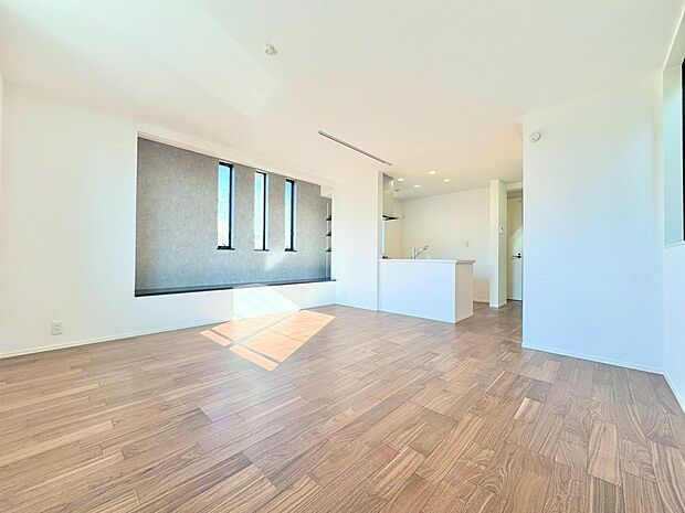 リビングダイニングに面した窓から、明るく照らすことができるＬＤＫ。