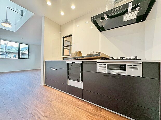 食洗機付きのシステムキッチンは使いやすくお手入れもラクラク。