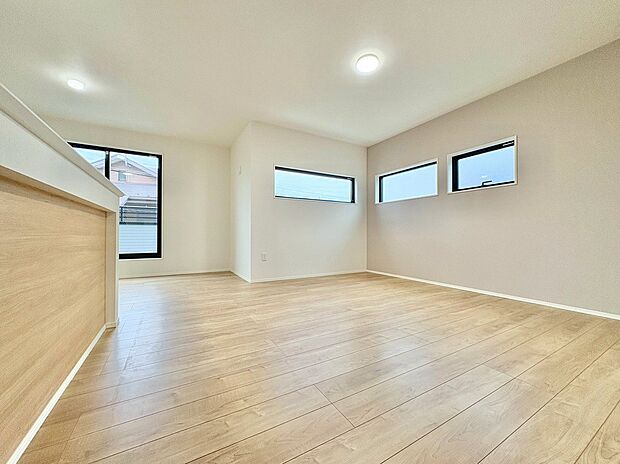 家族が集い、笑い、過ごす広く開放的な自遊空間。