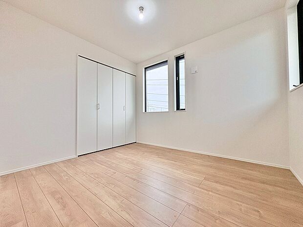 季節ごとに壁飾りや家具の配置を変えて楽しんでみませんか。