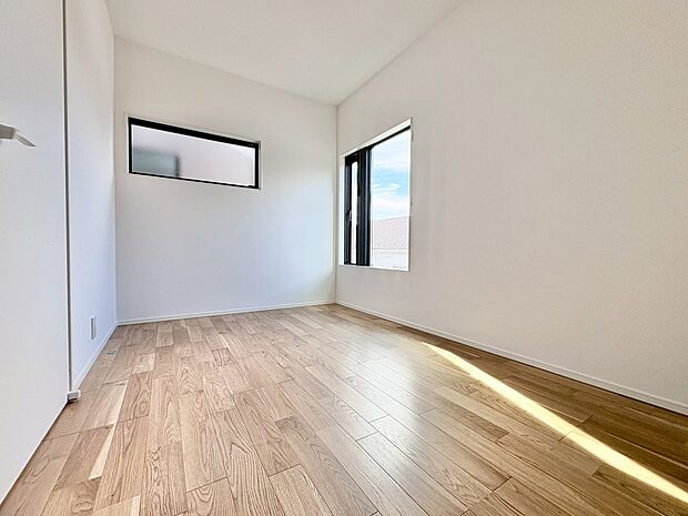 心地よい春の風が室内に静かに流れてきます。