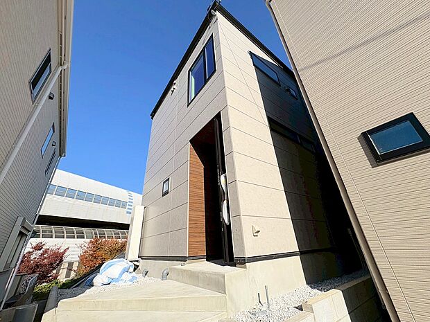 小・中学校まで徒歩12分以内でお子様の通学も安心です。