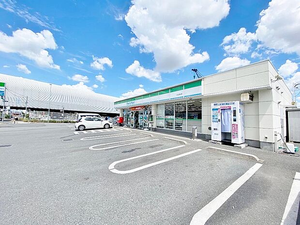 ファミリーマート川口道合店まで約400m