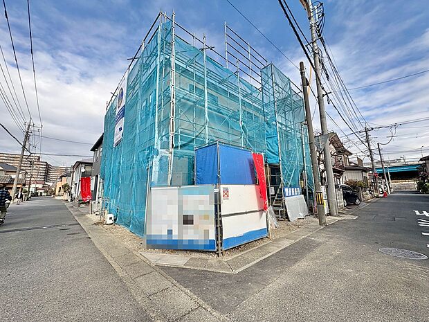 わが家を訪れる誰もが、ここでは声が一段と弾む。(令和7年12月 撮影)