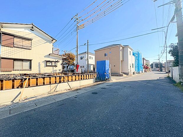 18帖のLDKは開放感のあるオープンキッチンを採用しています。(令和7年11月 撮影)