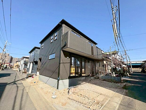 南面には開放感広がるルーフバルコニーを採用しています。(令和8年1月 撮影)