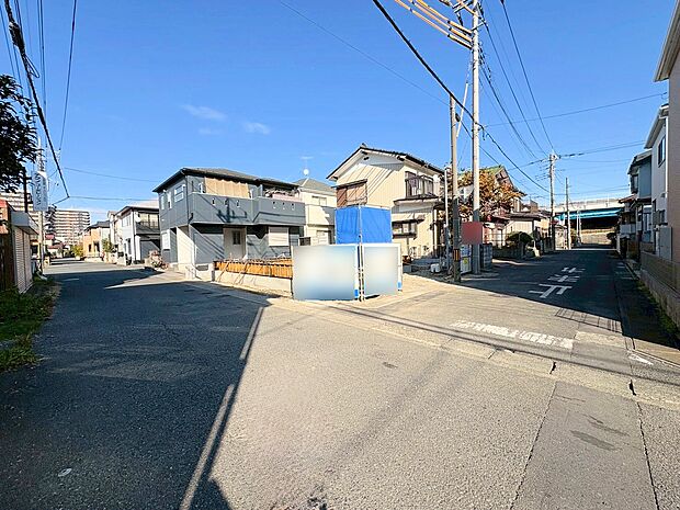 可動棚付きのＳＩＣ、リビング収納など豊富な収納スペースを確保。(令和7年11月 撮影)