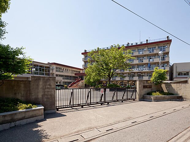 西原中学校まで約1100m