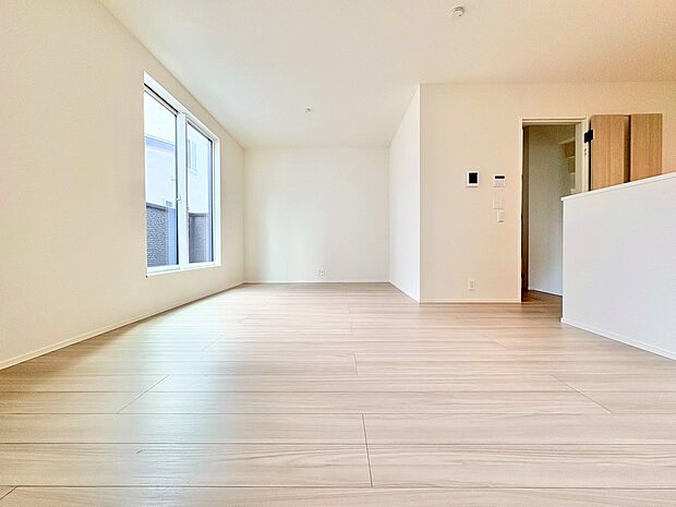 リビングを2階に設けることで、プライバシーと開放感を両立。