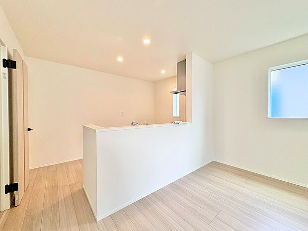 明るい印象のダイニング。食事の時間がもっと楽しくなりそうです。