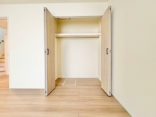 奥行きのあるクローゼットを採用しました。