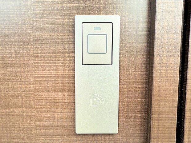 便利な電子キーを採用した玄関です。