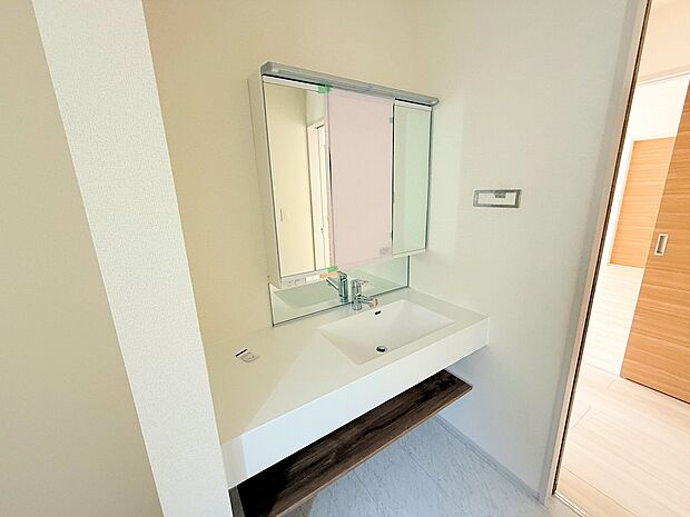 朝の慌ただしい時間でもホテルライクなスペースを感じます。