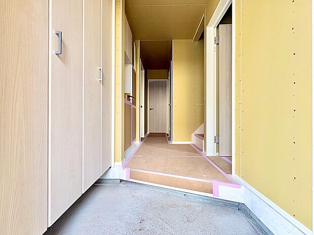 「行ってきます」と「ただいま」は、この玄関から始まります。(令和8年3月 撮影)