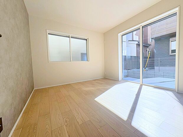 在宅ワークや趣味のスペースとしても活躍する納戸です。