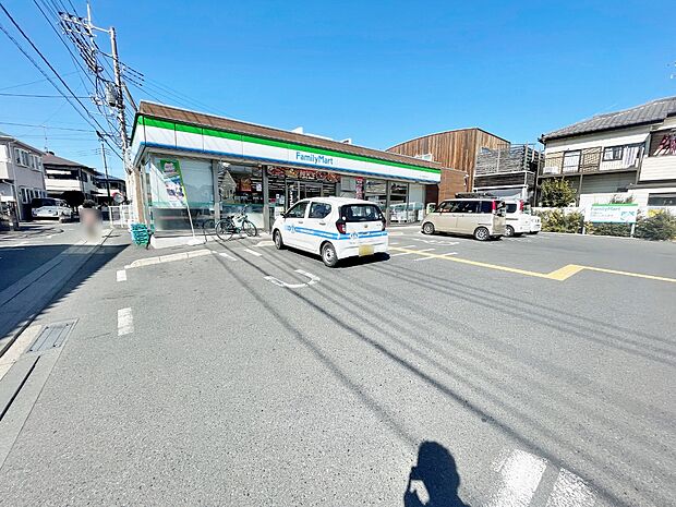ファミリーマートさいたま佐知川店まで約200m