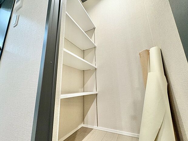 広々と見やすい収納棚は必要なものをすぐに取り出せてお料理もはかどりそう。