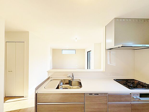 使い易いキッチンで作られる料理で今日も食卓は笑顔いっぱい。