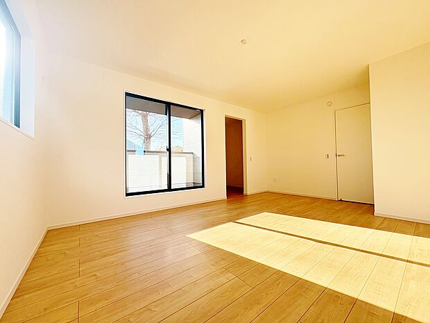 主寝室は広々10.5帖、WIC付きです。