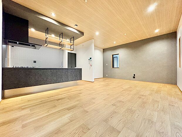 落ち着いた色合いで上質な暮らしを楽しめます。