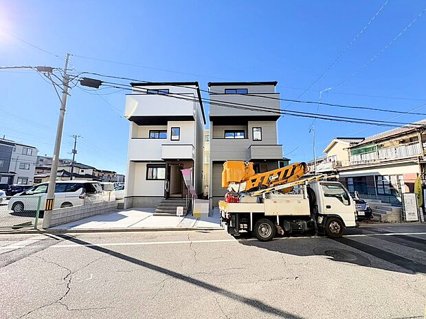 スタディカウンター付きの広々リビング。(令和8年1月 撮影)