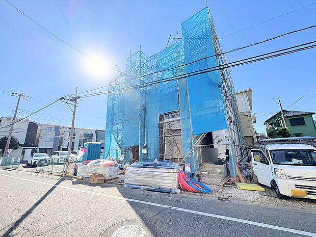 スタディカウンター付きの広々リビング。(令和7年11月 撮影)