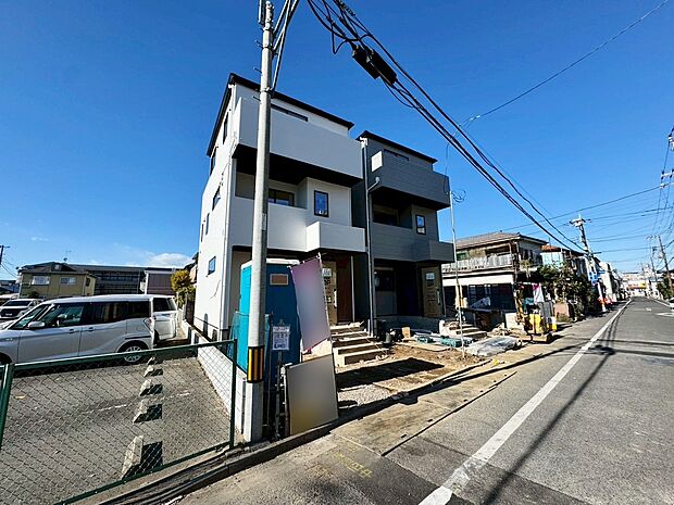 中浦和駅徒歩15分、南与野駅徒歩17分の立地。全室南向きの間取り。(令和7年12月 撮影)
