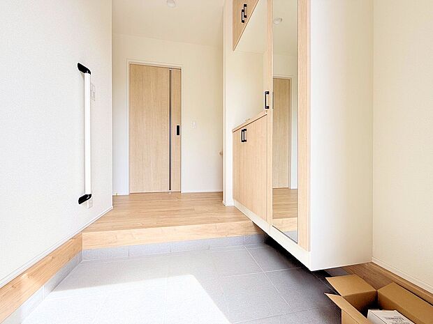 毎日利用する玄関は明るく快適にそして豪華でありたい。