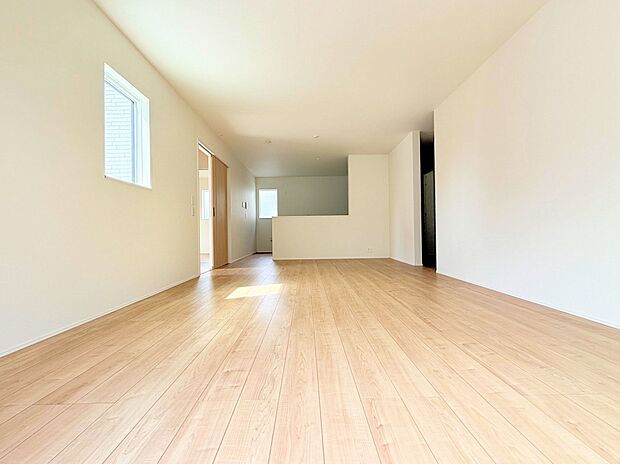 18帖のLDKは人気の対面式キッチンを採用しています。