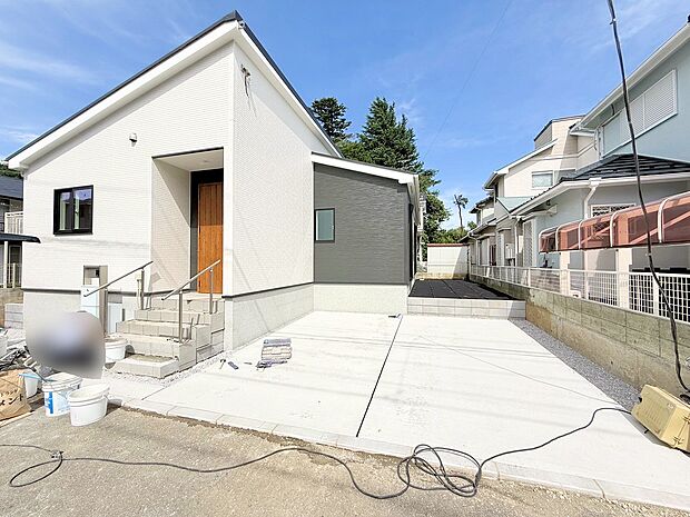 閑静な住宅街、生活動線が効率的な平屋建ての3LDK。(令和7年7月 撮影)