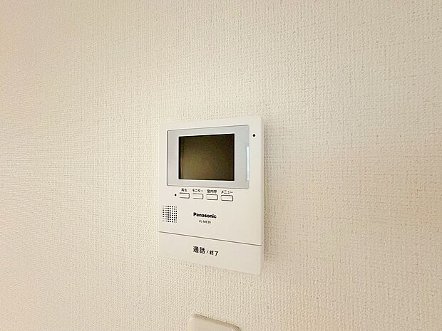 TVモニター付きインターホンは家事動線に配慮した場所に設置しました。