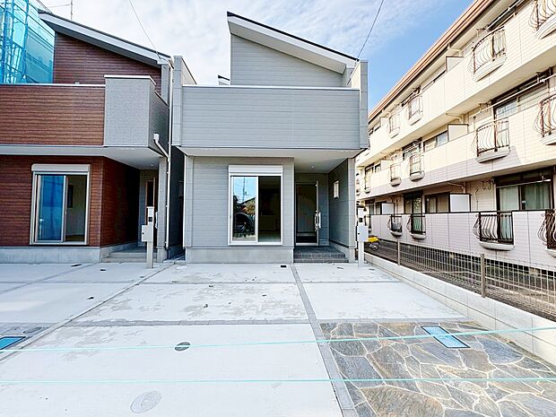 小学校まで徒歩2分の立地。空気感というBGMは、暮らしのステージを彩ります。