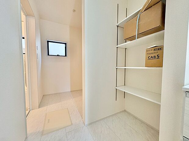 ゆとりある脱衣所を設けることで、家事動線がスムーズになり、利便性が向上します。