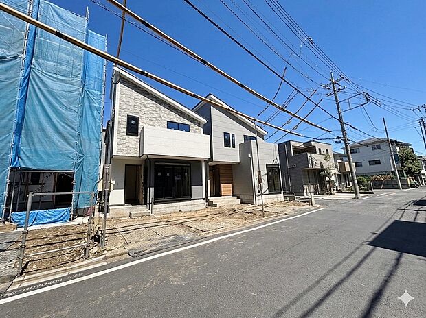 並列で2台駐車可能なカースペースです。(令和8年6月 撮影)