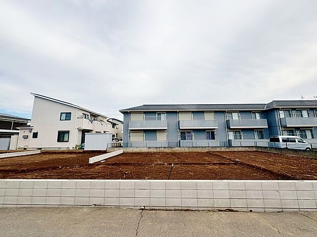 二部屋から行き来できる続きバルコニーを採用しています。(令和7年10月 撮影)