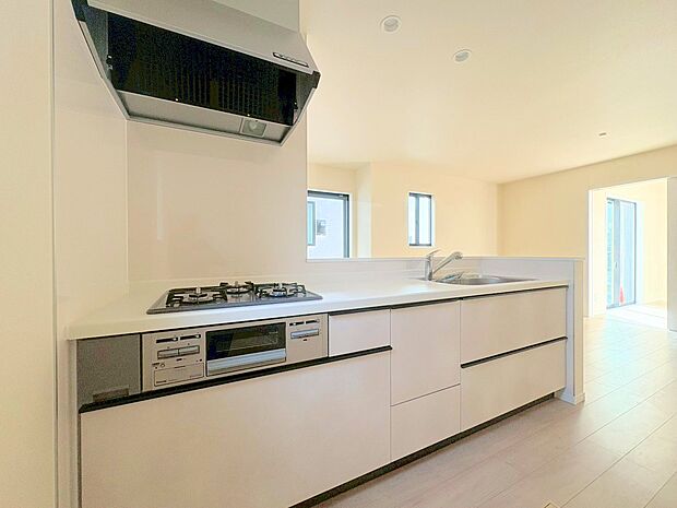 使い易いシステムキッチンで作られる料理で今日も食卓は笑顔いっぱい。