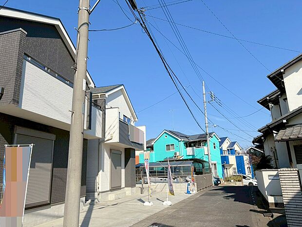 南公道に面した明るい邸宅。全居室2面採光で陽当たり・通風良好です。