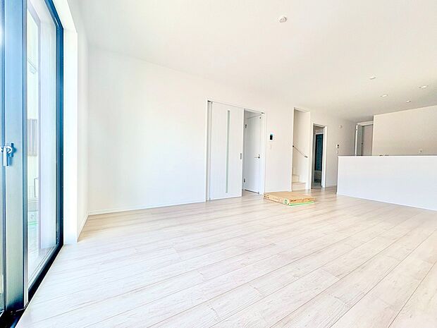 自然と家族のコミュニケーションが生まれるリビングイン階段を採用。