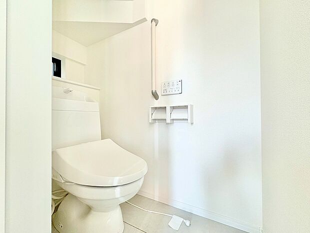 白を基調に飽きのこない空間は、質感豊かな仕上がりです。