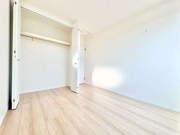 奥行きのあるクローゼットを採用しました。