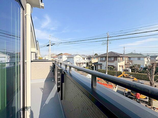 たくさんの日差しと風を受け洗濯物もすぐに乾きそう。