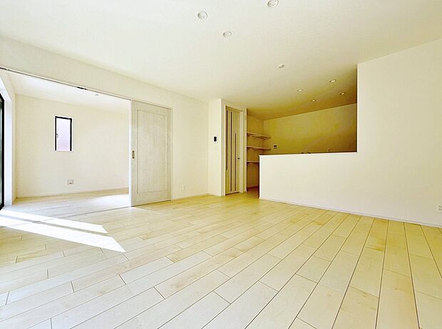 くつろぎの時間をさらに開放的にするLDK+続き間洋室付き。