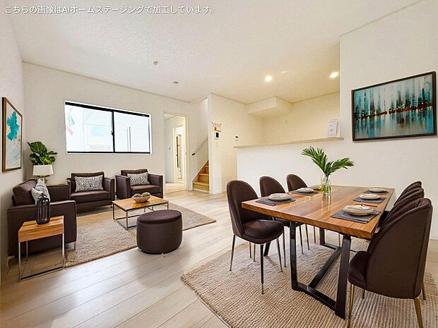 リビングイン階段を採用。コミュニケーション動線に配慮した間取り。※現況の物件写真に、ＣＧによる画像処理がされています。