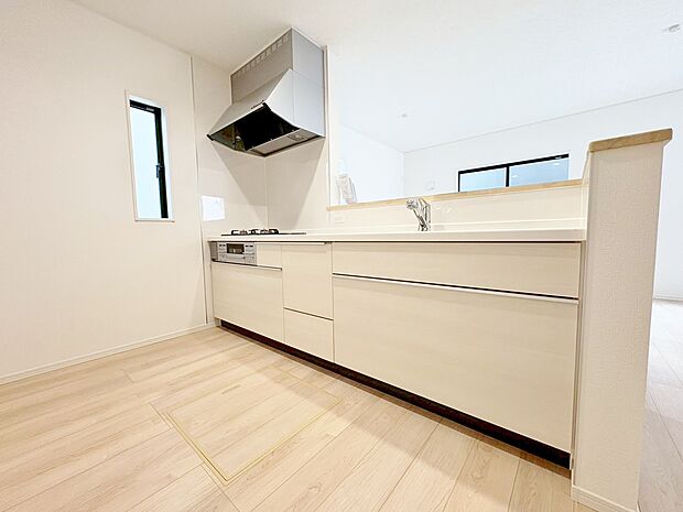 ホワイトを基調にした清潔感のあるキッチン。