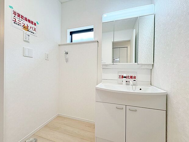 玄関のそばに洗面室を設けました。帰宅後すぐに手洗いできます。